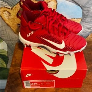 2.5Y Nike Cleats